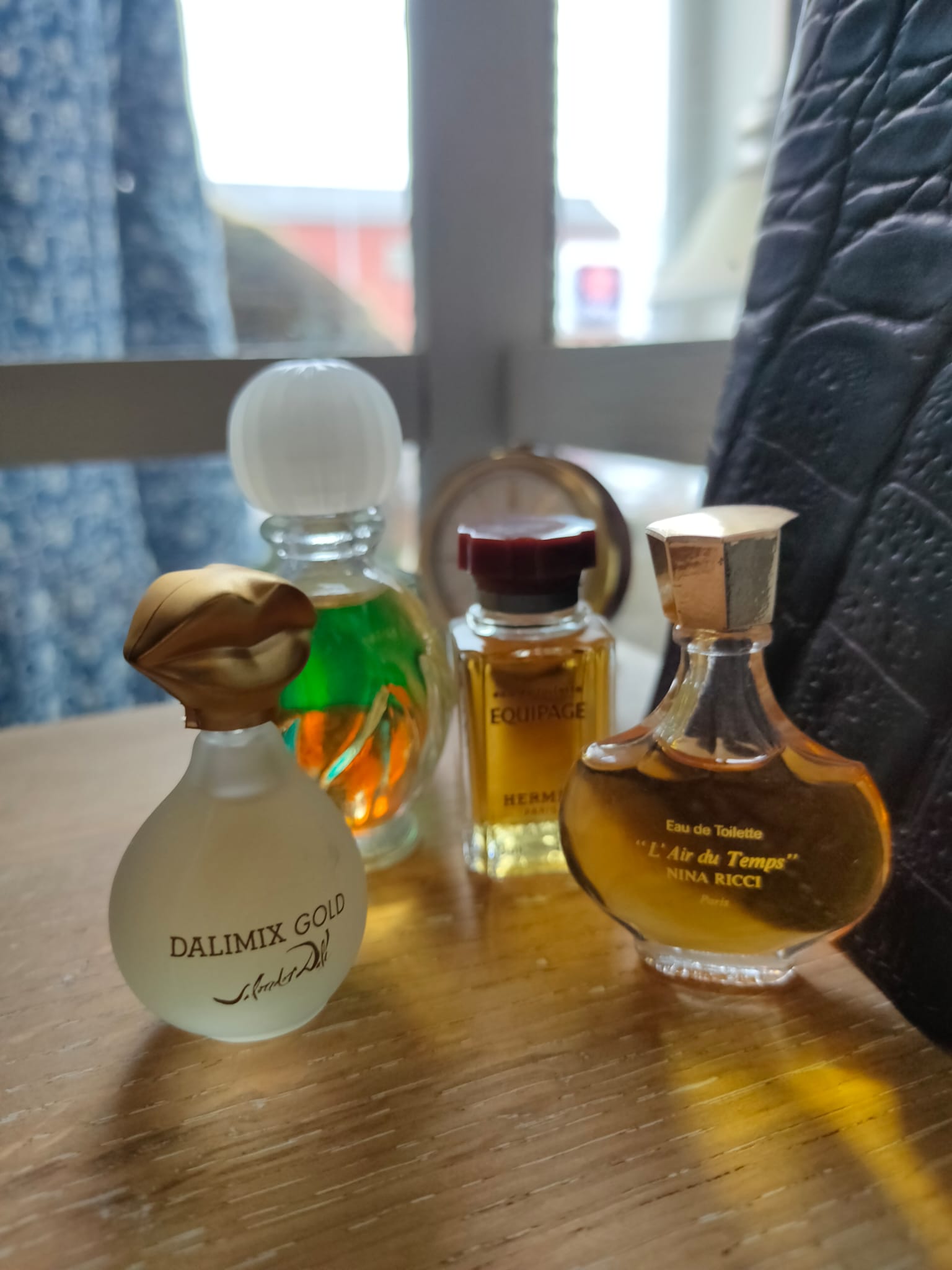 Franse mini-parfumflesjes – Déjà Vu Brocanterie
